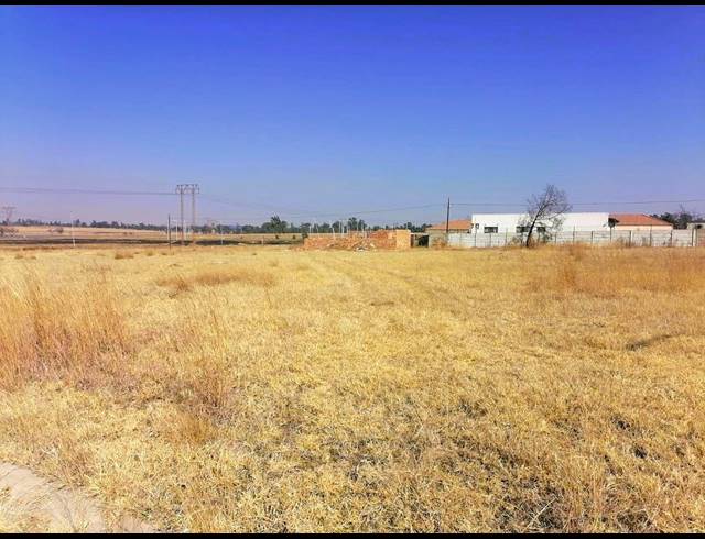1,000M² VACANT LAND FOR SALE IN STRUISBULT